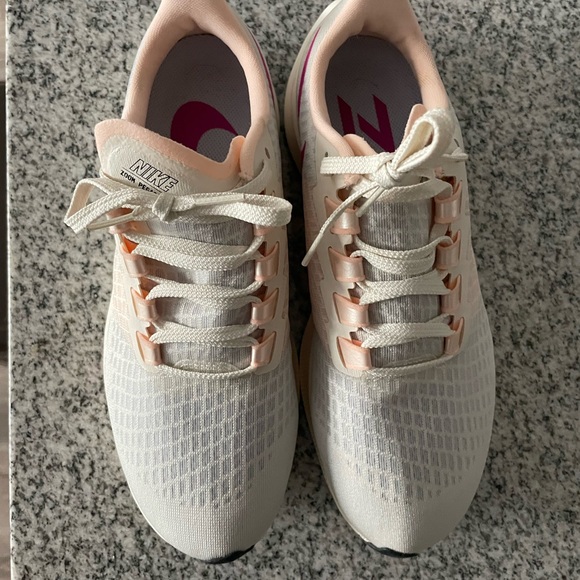 Nike Pegasus 37 Pale Ivory - Picture 3 of 3